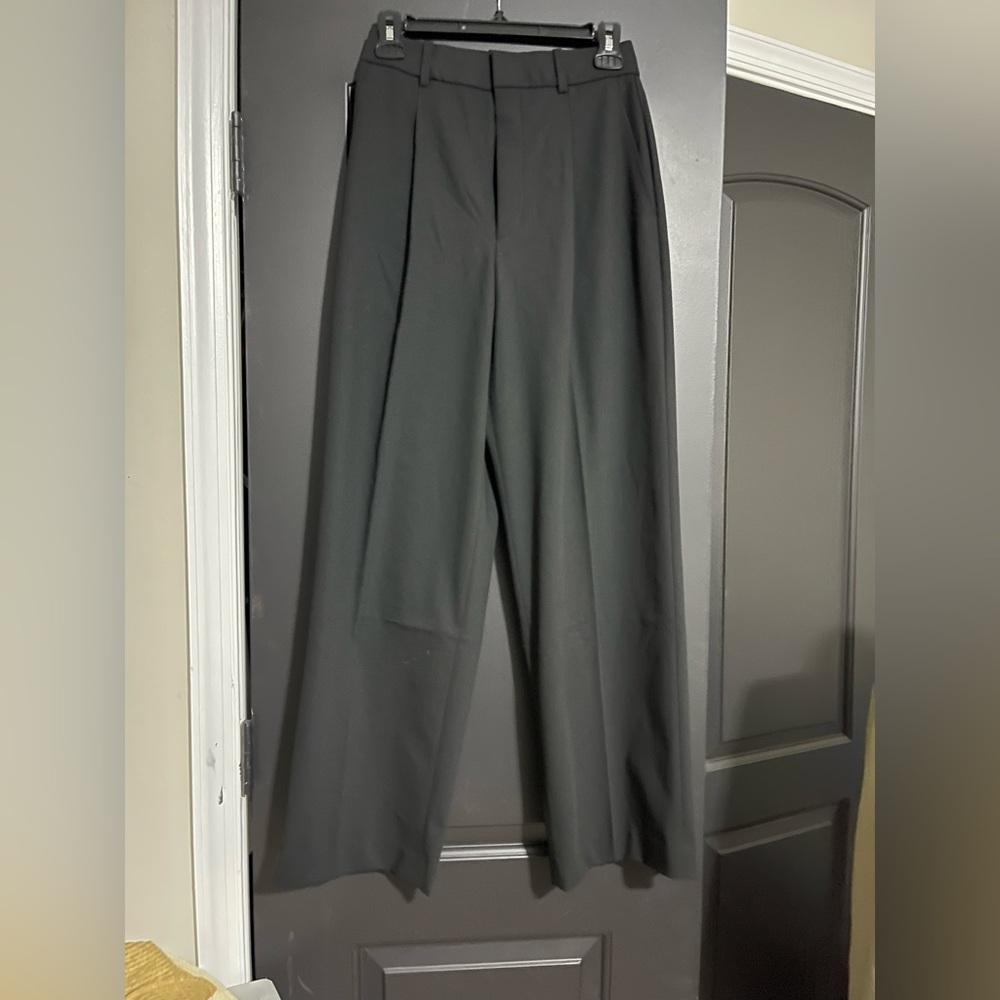 Uniqlo Women's Black Pleated Wide Pants